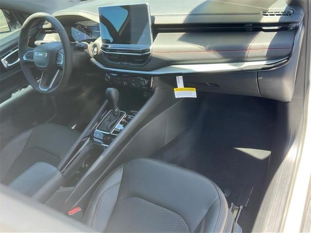 Photo of 2025 Bright White Clearcoat Jeep Compass