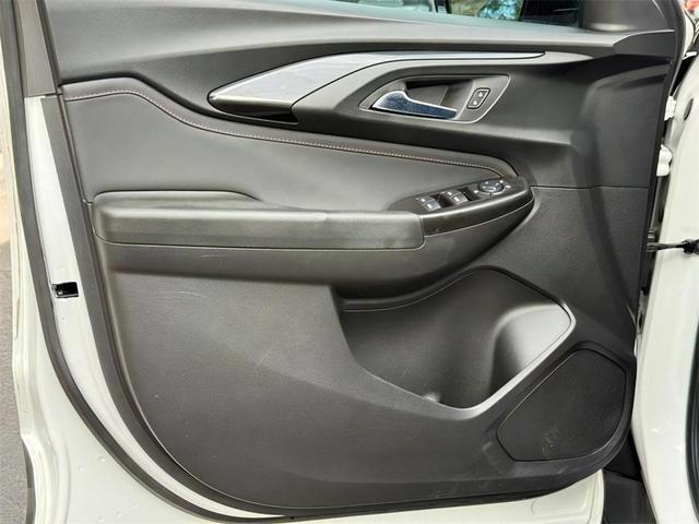 Photo of 2022 Iridescent Pearl Tricoat Chevrolet Trailblazer