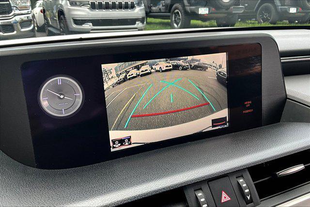 Photo of 2019 Eminent White Pearl Lexus ES 350