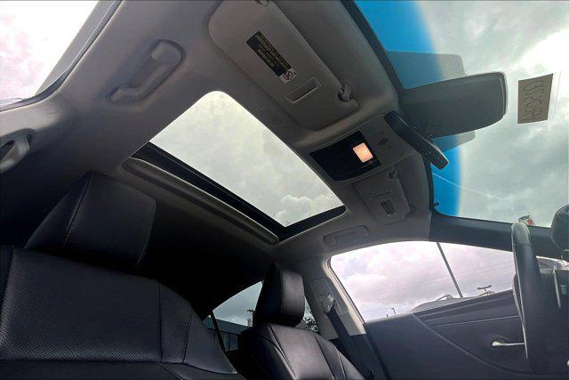Photo of 2019 Eminent White Pearl Lexus ES 350
