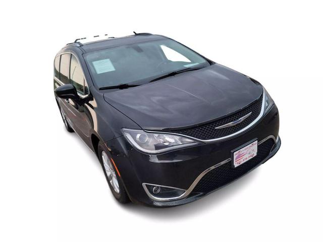 Photo of 2019 Gray Chrysler Pacifica