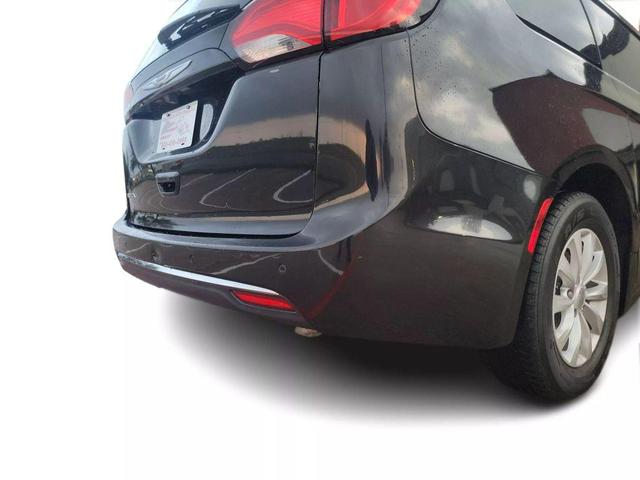 Photo of 2019 Gray Chrysler Pacifica