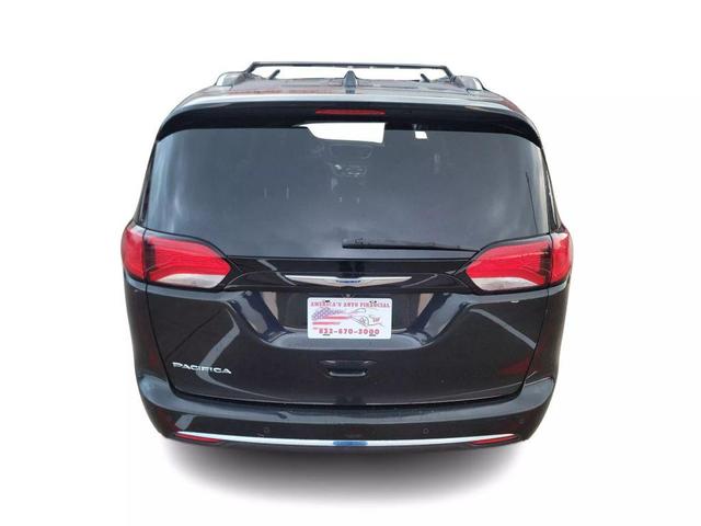 Photo of 2019 Gray Chrysler Pacifica