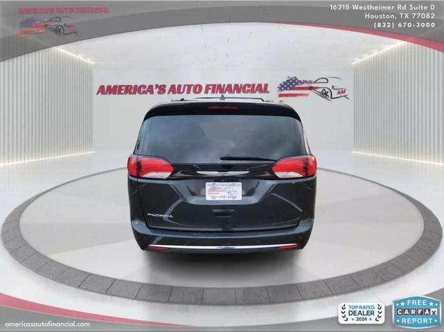 Photo of 2019 Gray Chrysler Pacifica