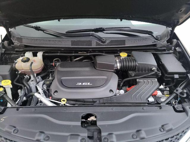 Photo of 2019 Gray Chrysler Pacifica