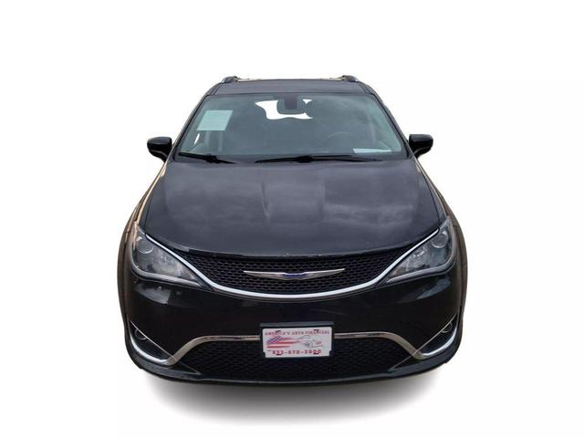 Photo of 2019 Gray Chrysler Pacifica