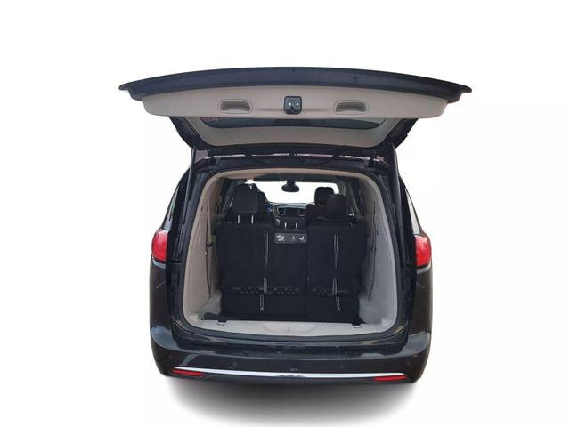 Photo of 2019 Gray Chrysler Pacifica