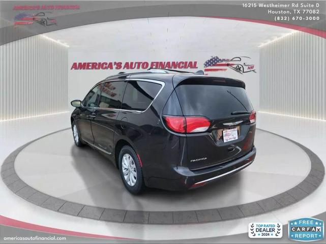 Photo of 2019 Gray Chrysler Pacifica