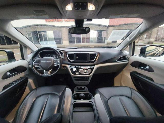 Photo of 2019 Gray Chrysler Pacifica