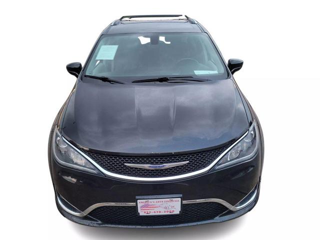 Photo of 2019 Gray Chrysler Pacifica
