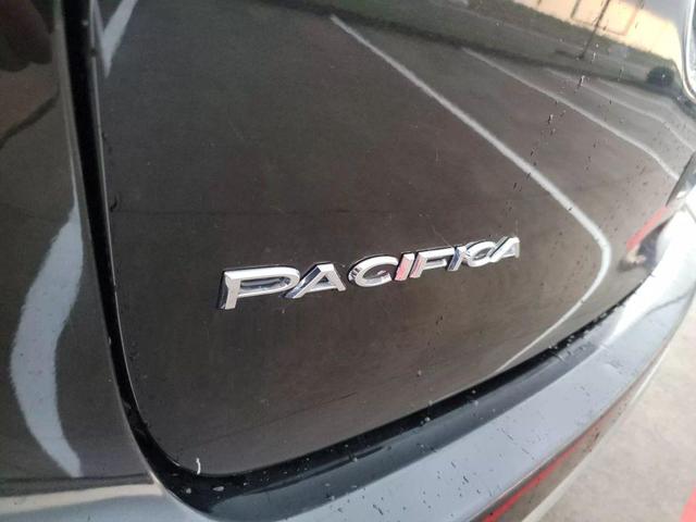 Photo of 2019 Gray Chrysler Pacifica