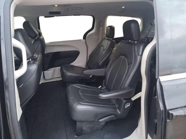 Photo of 2019 Gray Chrysler Pacifica