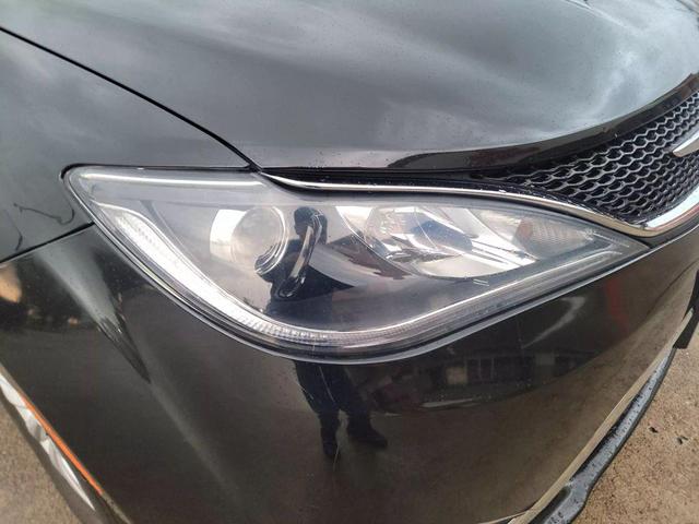 Photo of 2019 Gray Chrysler Pacifica