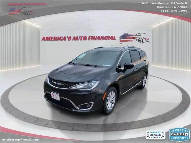 Photo of 2019 Gray Chrysler Pacifica