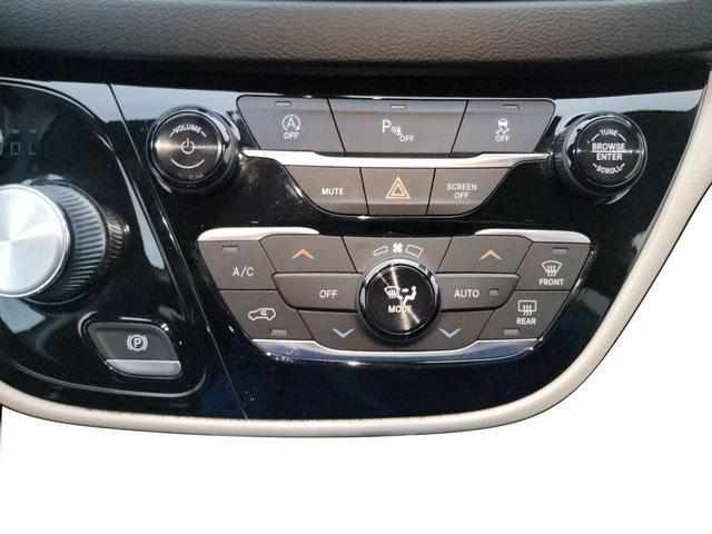 Photo of 2019 Gray Chrysler Pacifica
