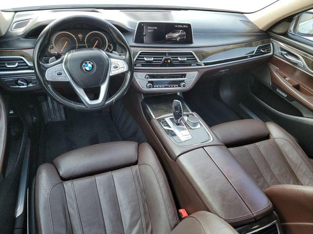 Photo of 2016 White BMW 740
