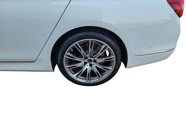 Photo of 2016 White BMW 740