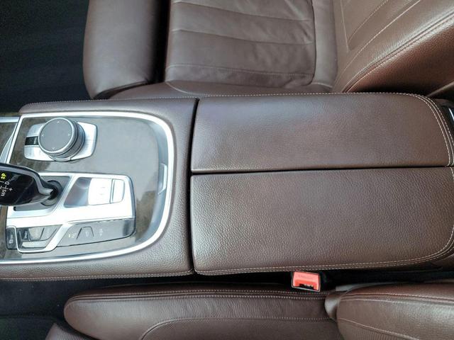 Photo of 2016 White BMW 740