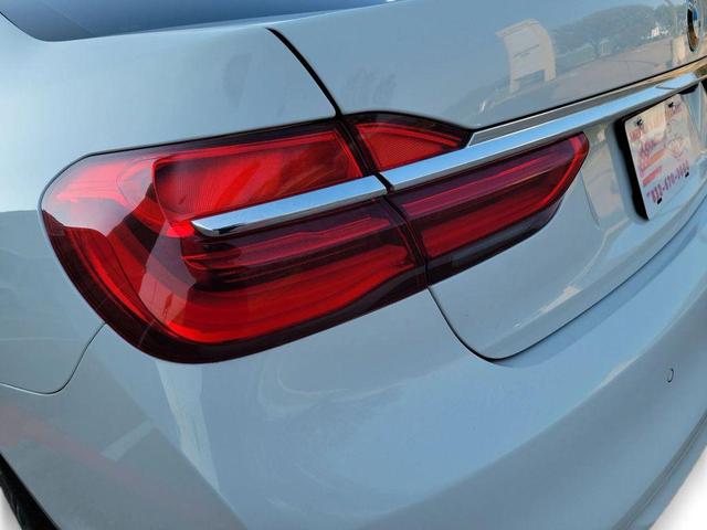 Photo of 2016 White BMW 740