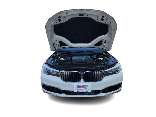 Photo of 2016 White BMW 740