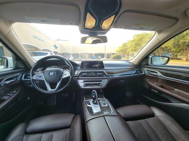 Photo of 2016 White BMW 740