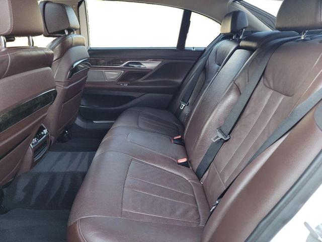 Photo of 2016 White BMW 740