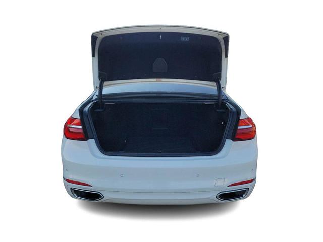 Photo of 2016 White BMW 740