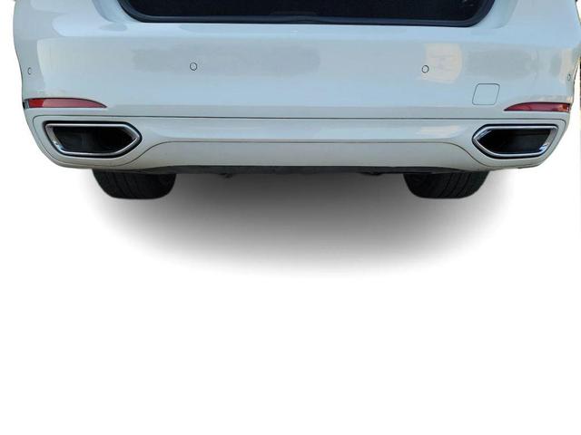 Photo of 2016 White BMW 740