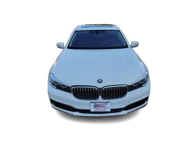 Photo of 2016 White BMW 740