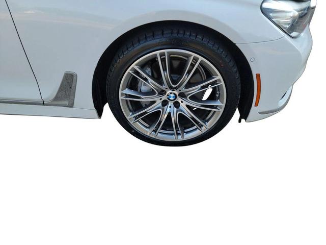 Photo of 2016 White BMW 740