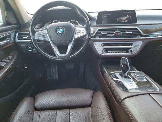 Photo of 2016 White BMW 740