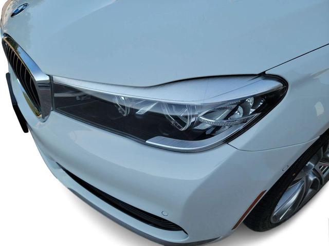 Photo of 2016 White BMW 740