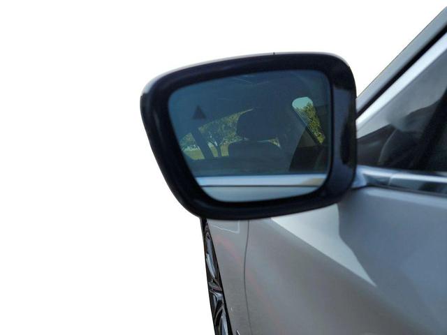 Photo of 2016 White BMW 740