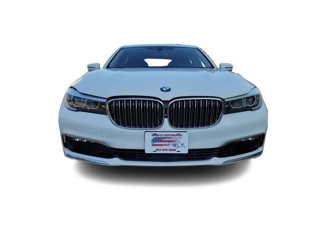 Photo of 2016 White BMW 740