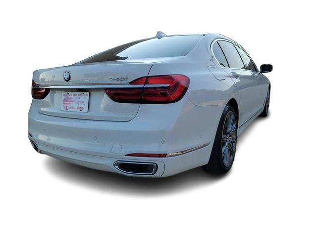 Photo of 2016 White BMW 740