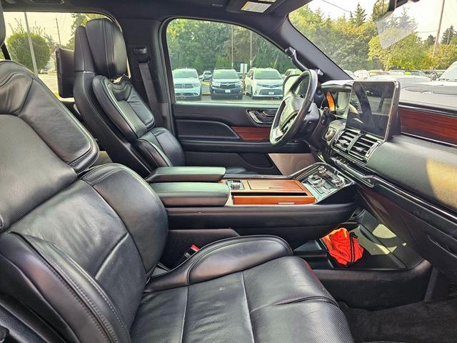 Photo of 2019 Ingot Silver Lincoln Navigator L