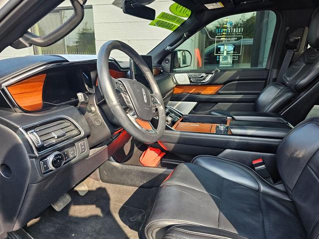 Photo of 2019 Ingot Silver Lincoln Navigator L