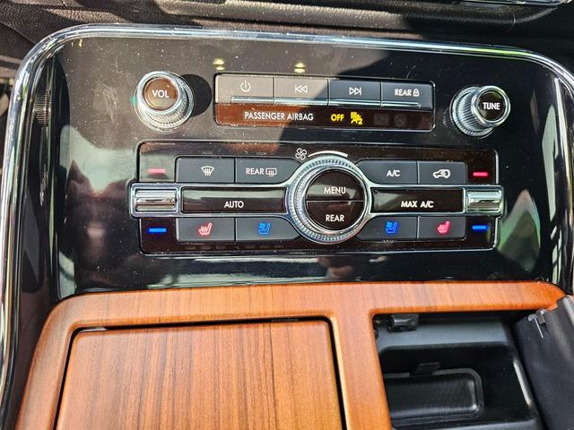 Photo of 2019 Ingot Silver Lincoln Navigator L