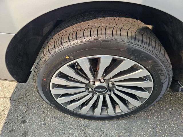 Photo of 2019 Ingot Silver Lincoln Navigator L