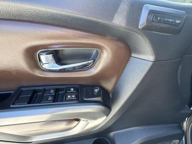 Photo of 2019 Magnetic Black Metallic Nissan Titan XD