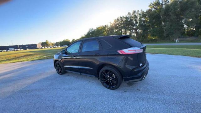 Photo of 2024 AGATE BLACK METALLIC Ford Edge