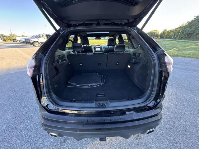 Photo of 2024 AGATE BLACK METALLIC Ford Edge