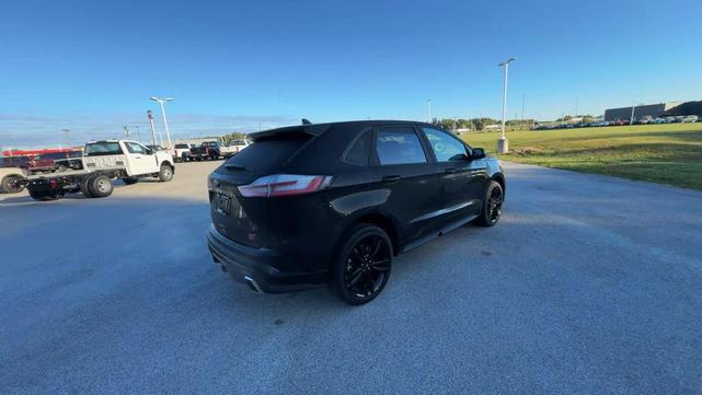 Photo of 2024 AGATE BLACK METALLIC Ford Edge