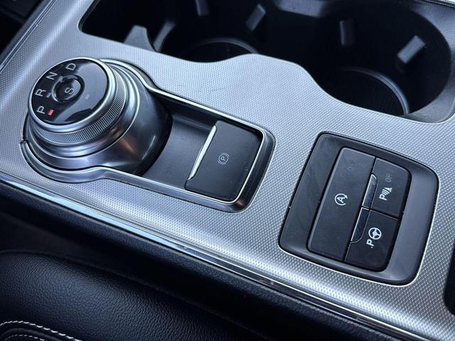 Photo of 2024 AGATE BLACK METALLIC Ford Edge
