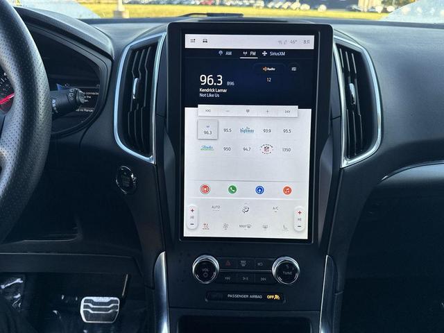 Photo of 2024 AGATE BLACK METALLIC Ford Edge