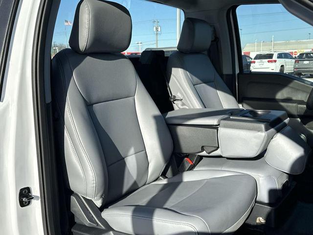 Photo of 2025 Oxford White Ford F-250