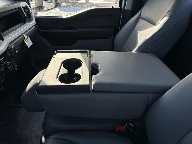 Photo of 2025 Oxford White Ford F-250