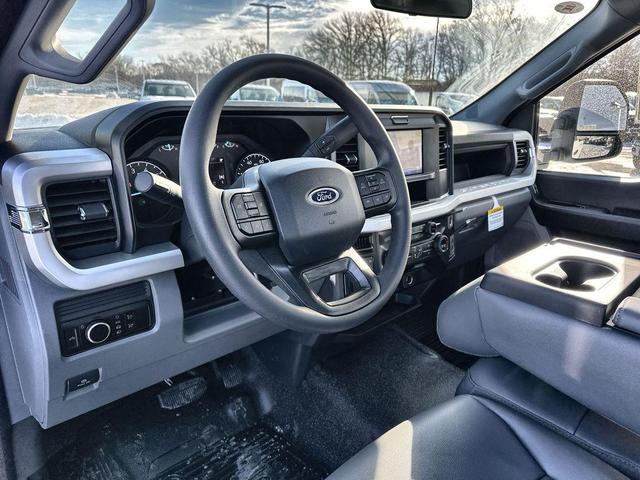 Photo of 2025 Oxford White Ford F-250