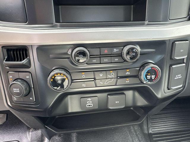 Photo of 2025 Oxford White Ford F-350