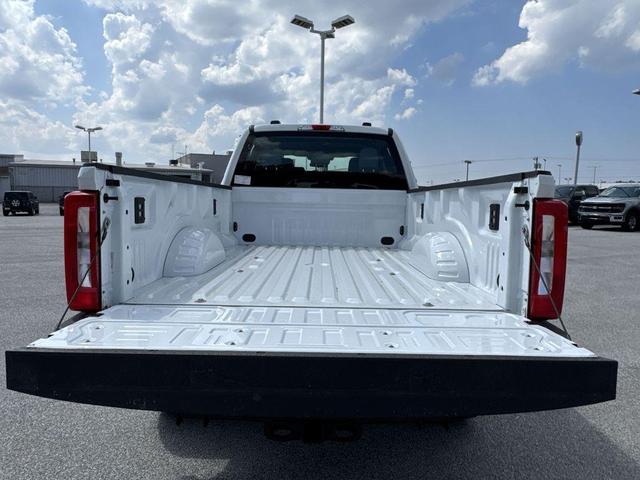 Photo of 2025 Oxford White Ford F-350